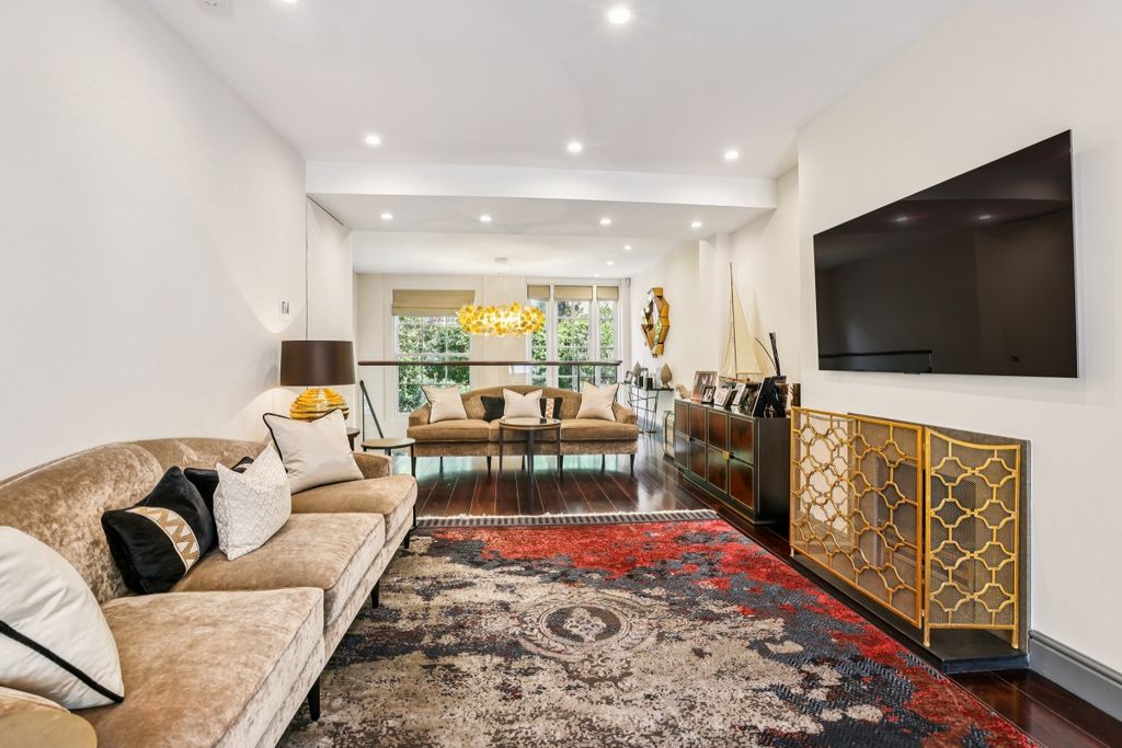 Property photo 1 of 18 16 Trevor Place (4)