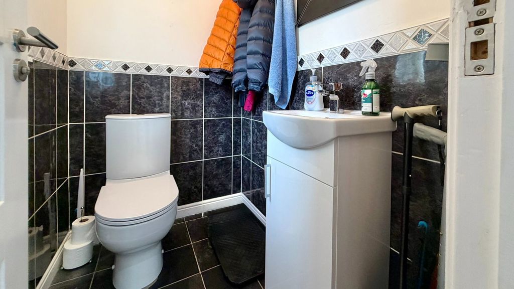Property photo 3 of 34