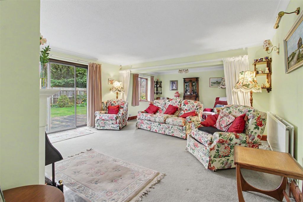 Property photo 2 of 30 Lounge