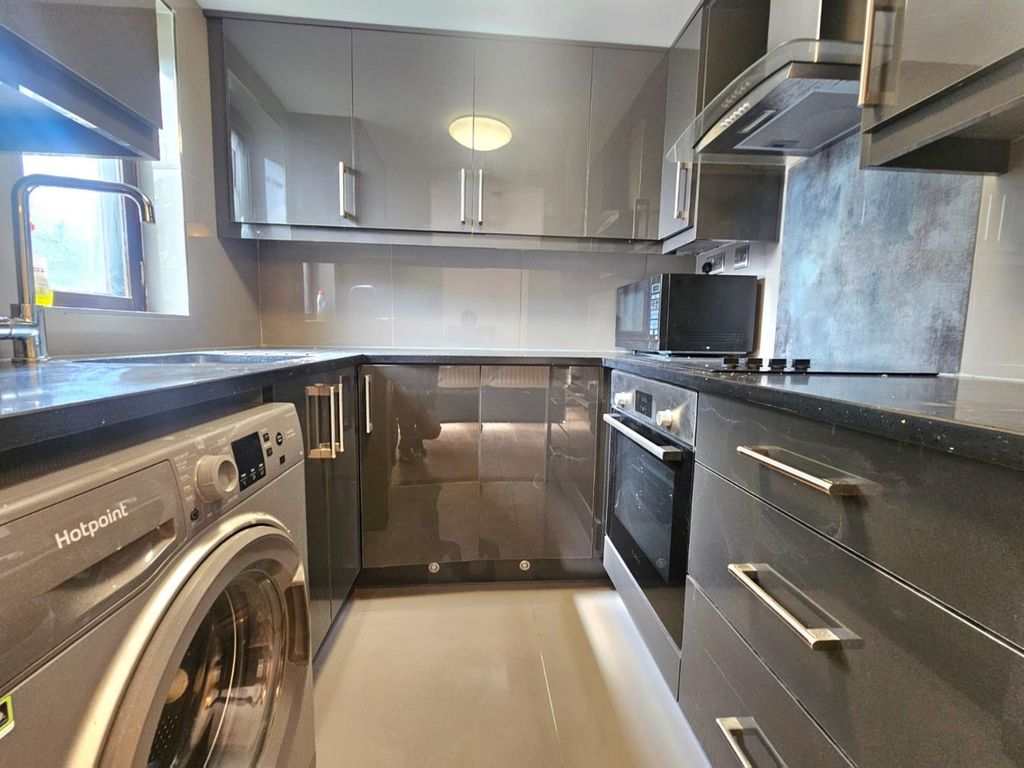Property photo 3 of 5 Kitchen