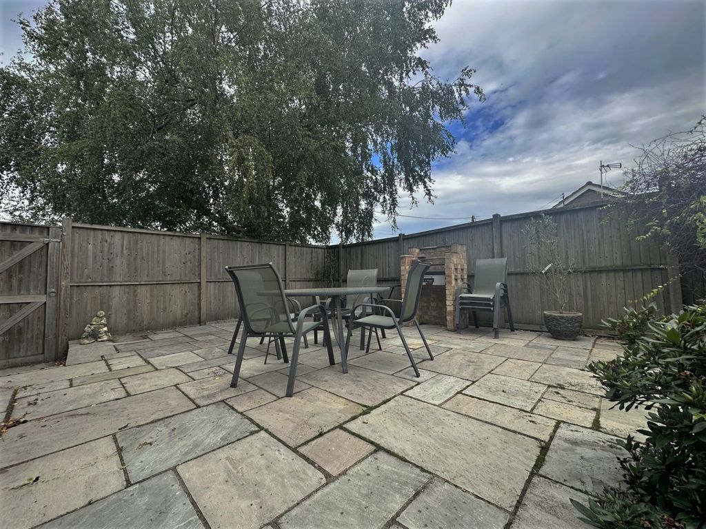 Property photo 3 of 17 Garden