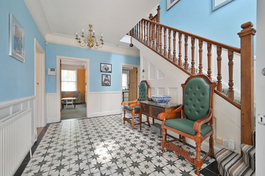 Property photo 2 of 34