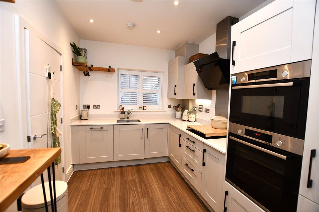 Property photo 2 of 12 Picture No. 10