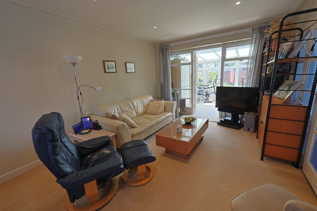 Property photo 2 of 16 4098563