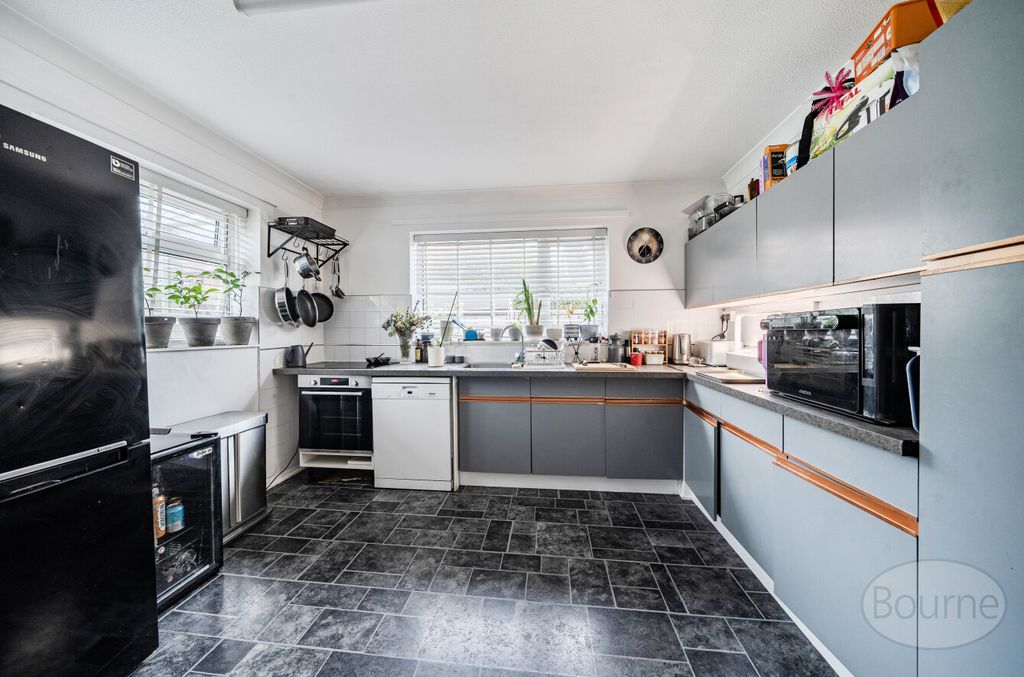 Property photo 3 of 16 398Fb007-3219-423...