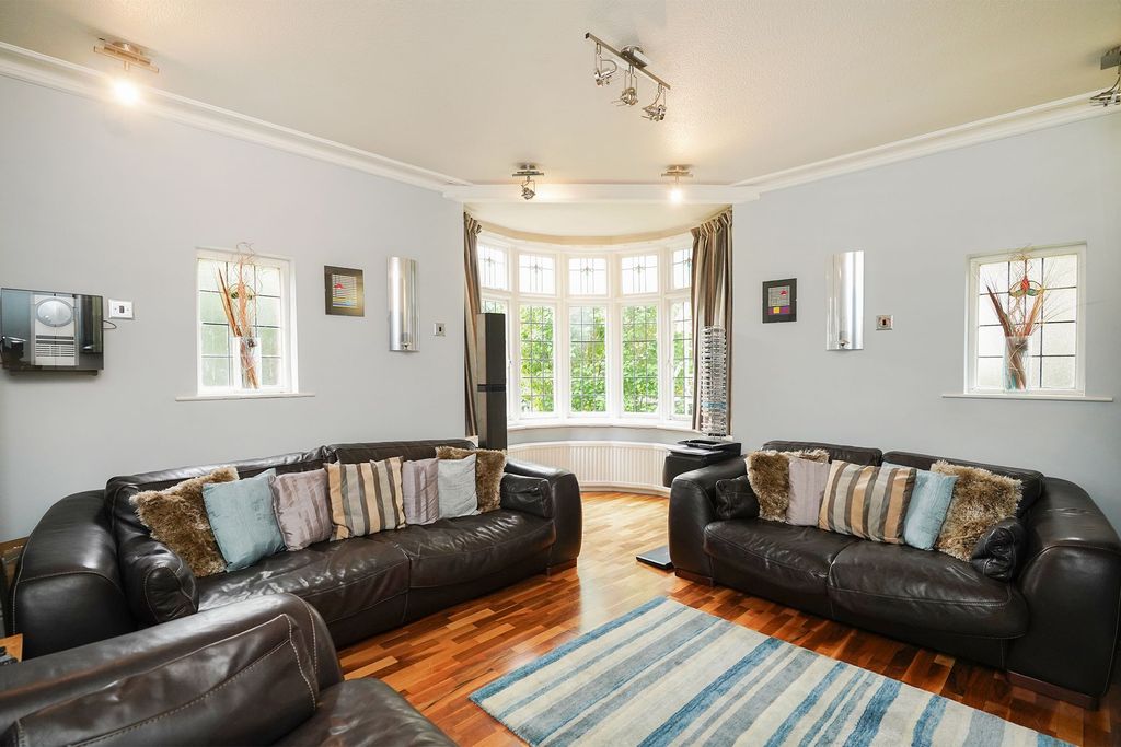 Property photo 2 of 18