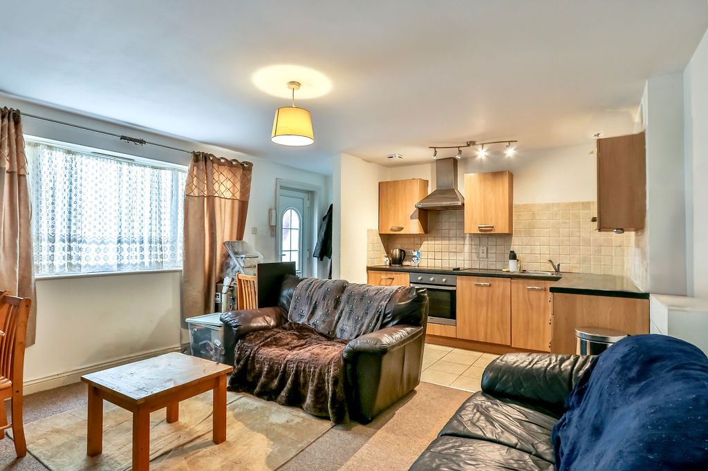 Property photo 3 of 11