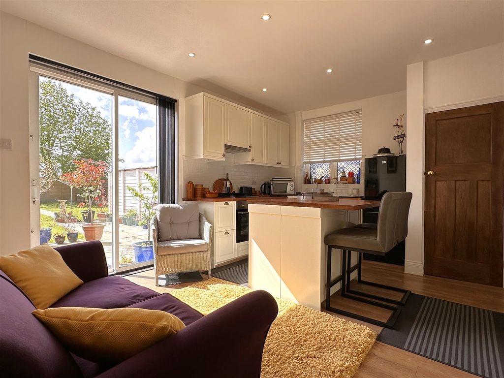 Property photo 2 of 16 Open-Plan Dining Kitchen 743