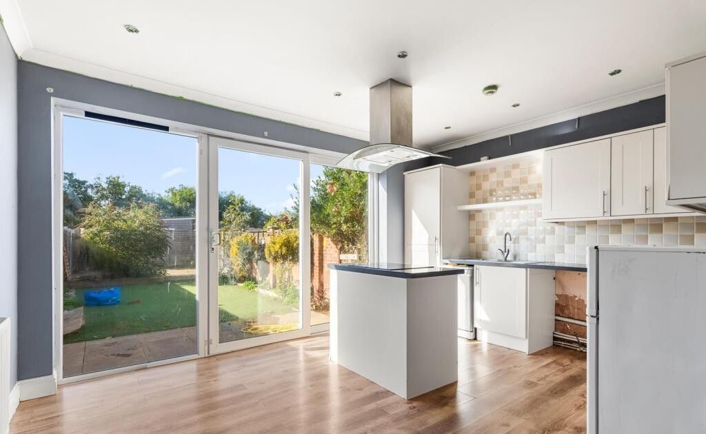 Property photo 2 of 21