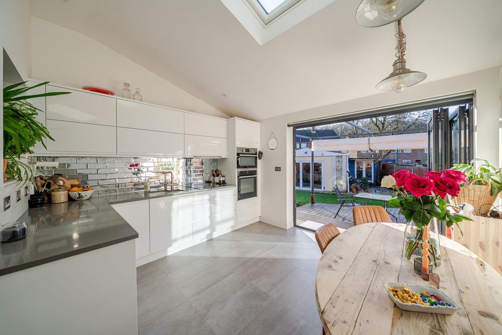 Property photo 3 of 20