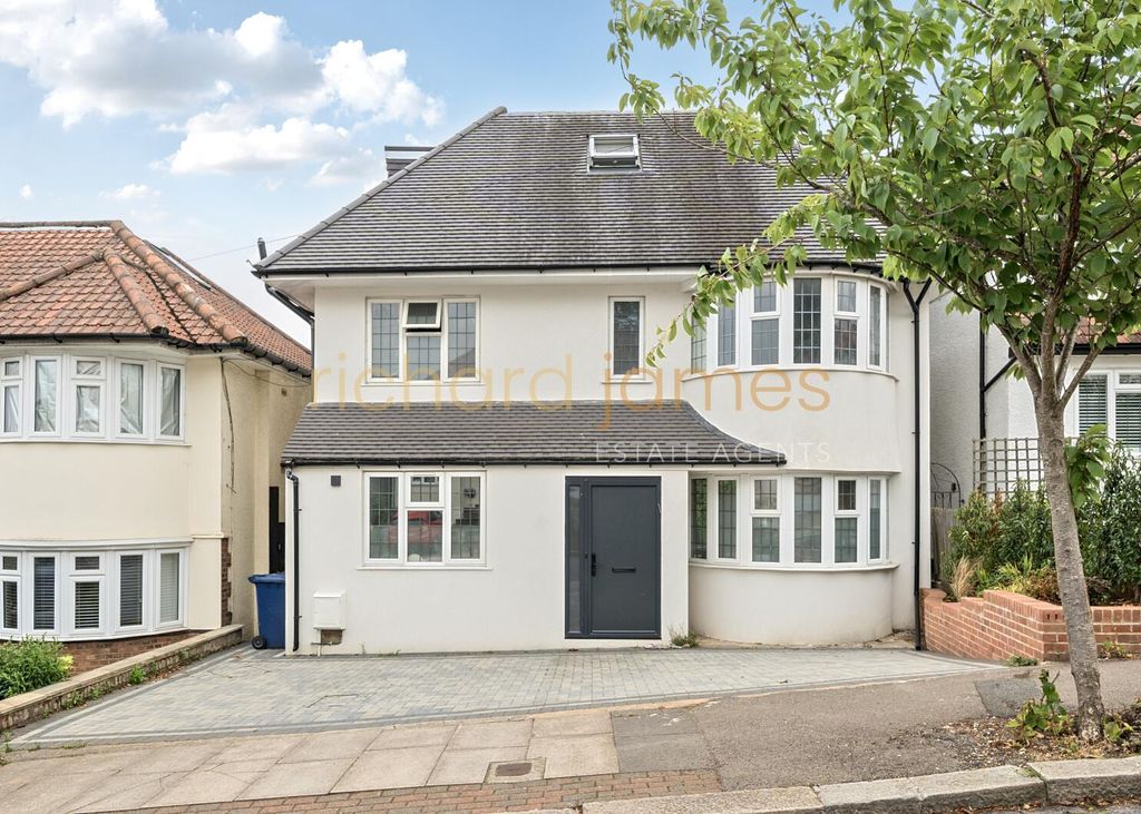 Property photo 1 of 20 4cd2553A-Cbf0-4B00-A9Bd-111Cbd43d4c3.Jpg