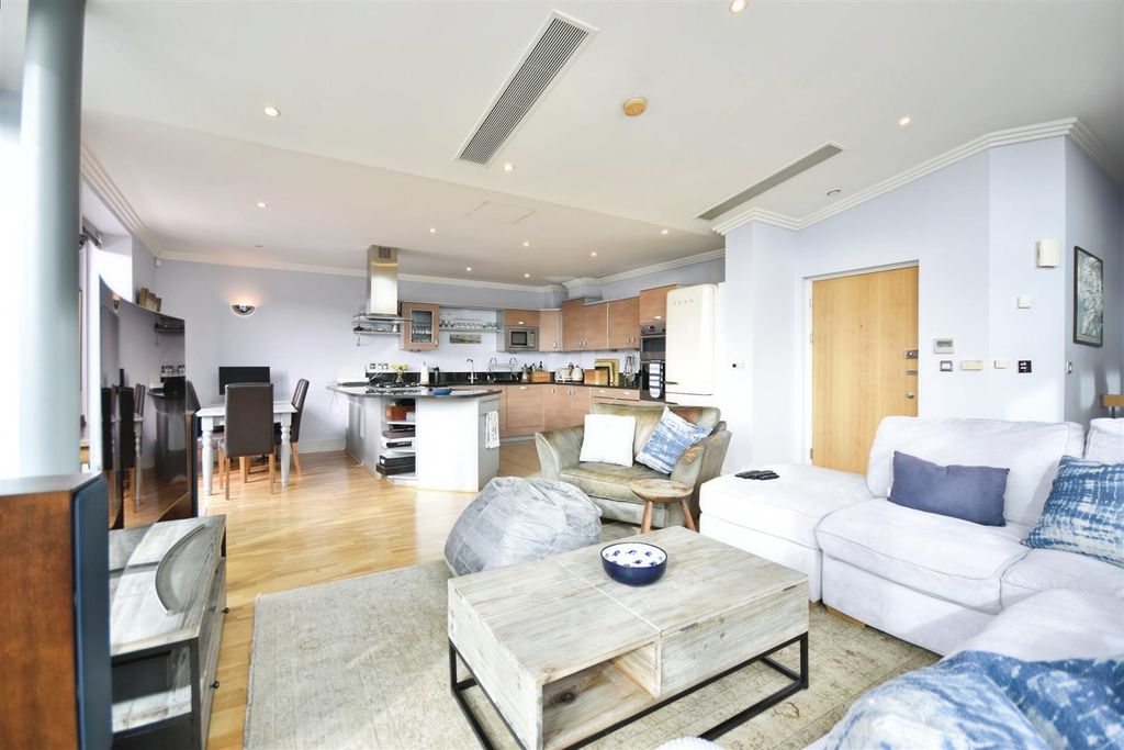 Additional image 8 of 2 bed flat for saleTallow Road, Brentford TW8