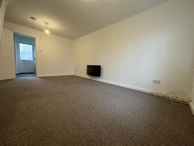 Property photo 2 of 10 Living Room