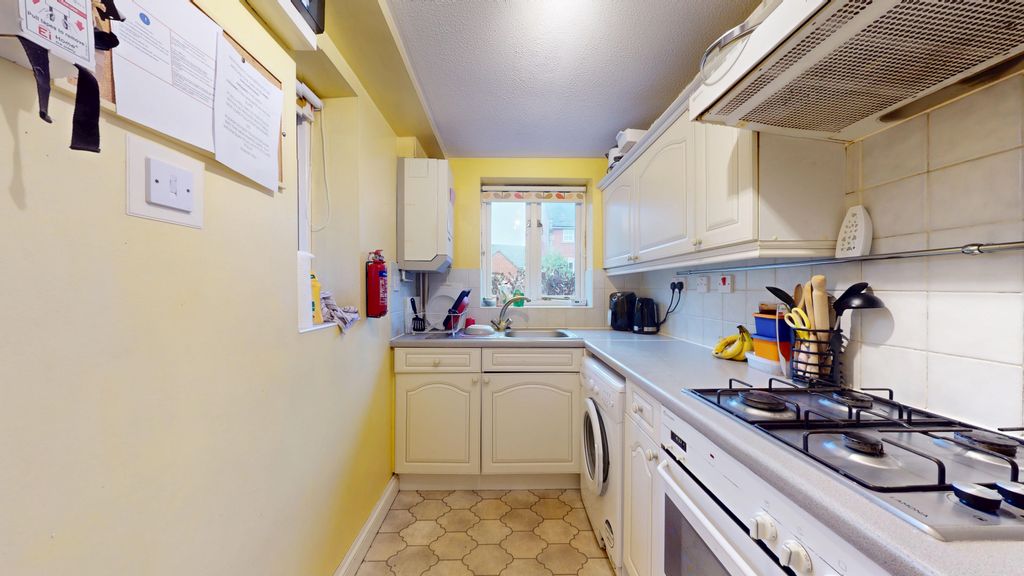 Property photo 3 of 10 Kitchen