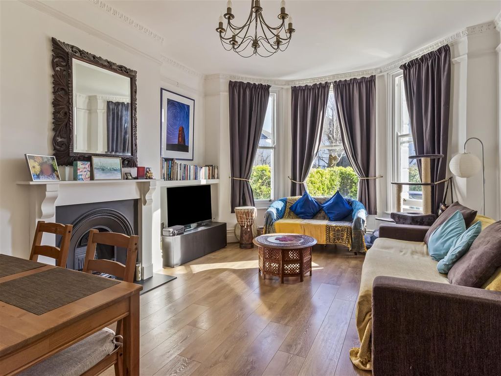 Property photo 2 of 14 68, Richmond Road Worthing, Bn11 4Af-002.Jpg