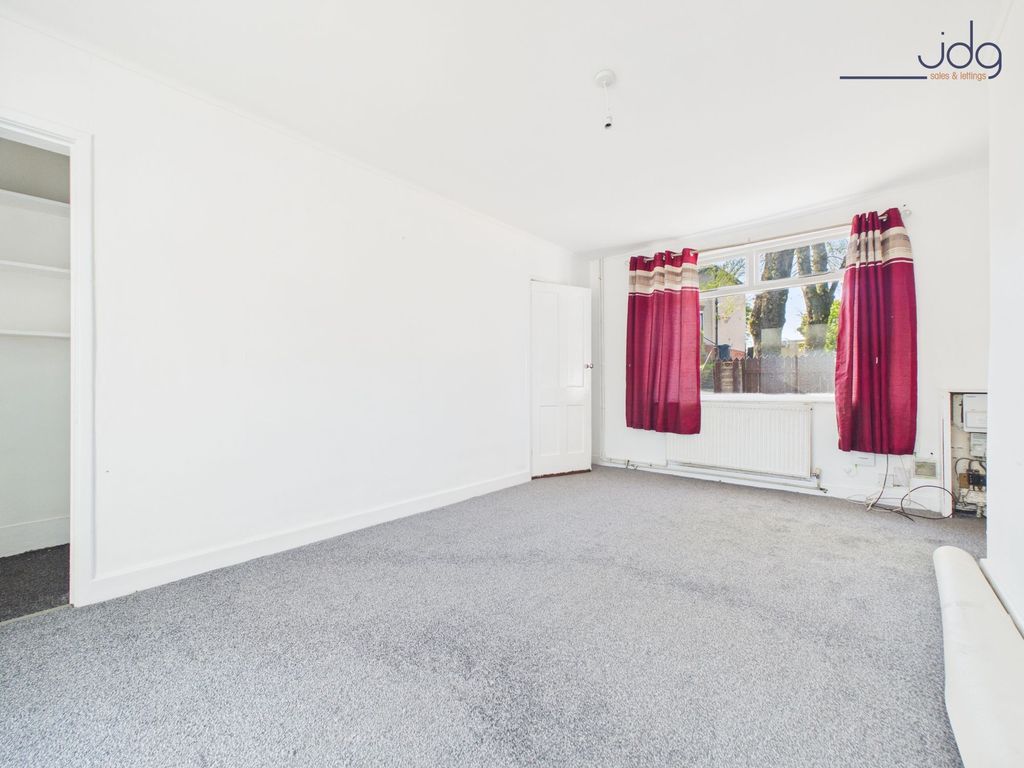 Property photo 3 of 14 Living Room