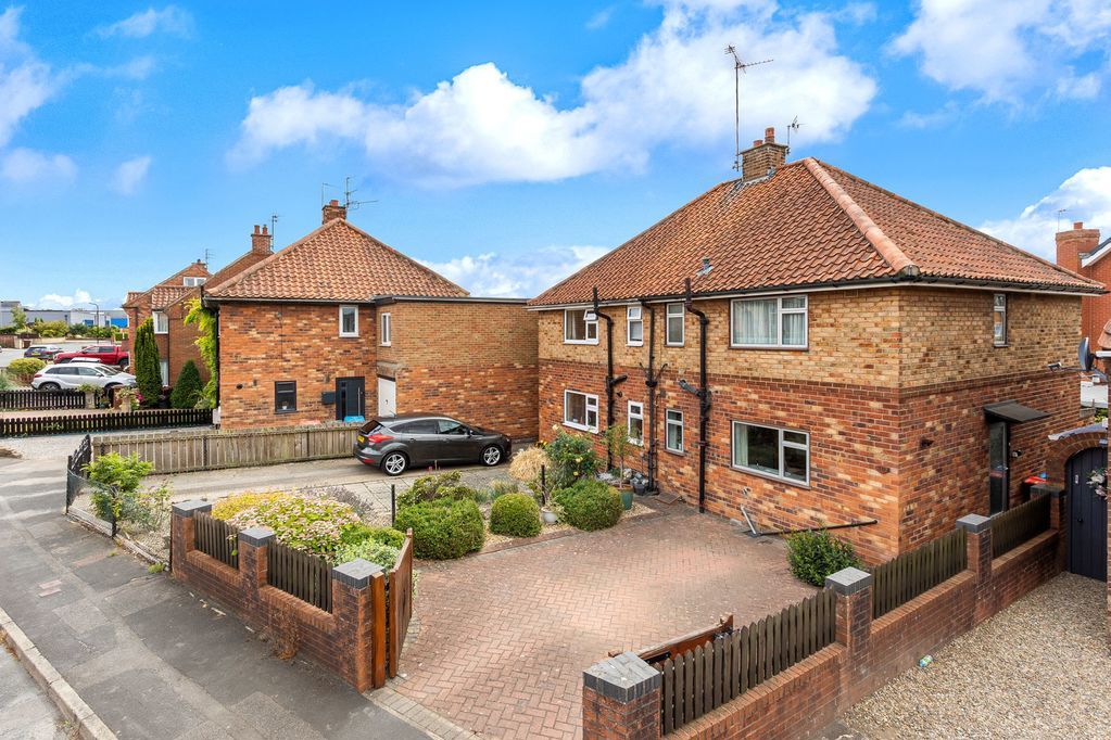 3 bed semi-detached house for saleSt. Peters Crescent, Norton, Malton YO17