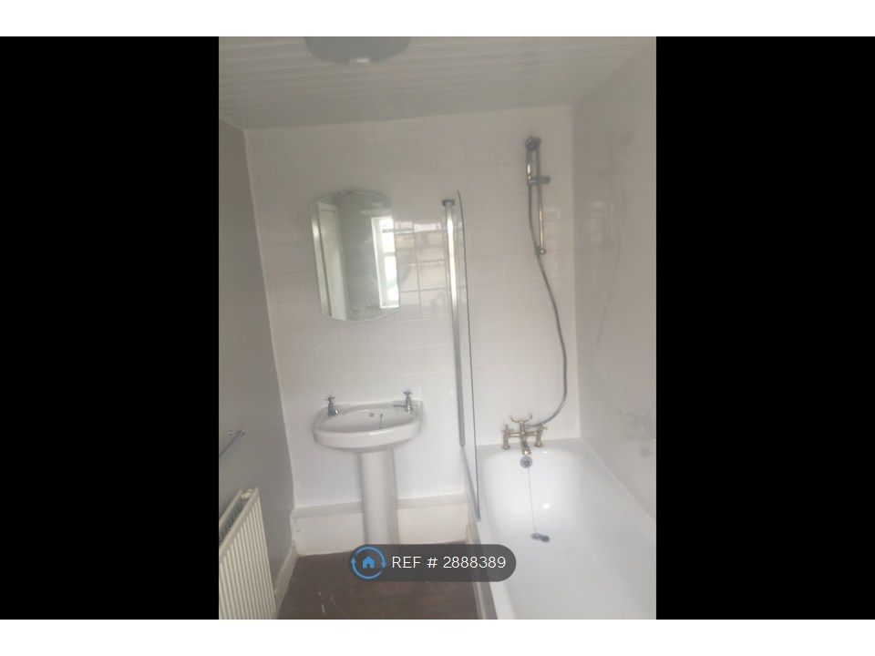 Property photo 1 of 9 Bathrom