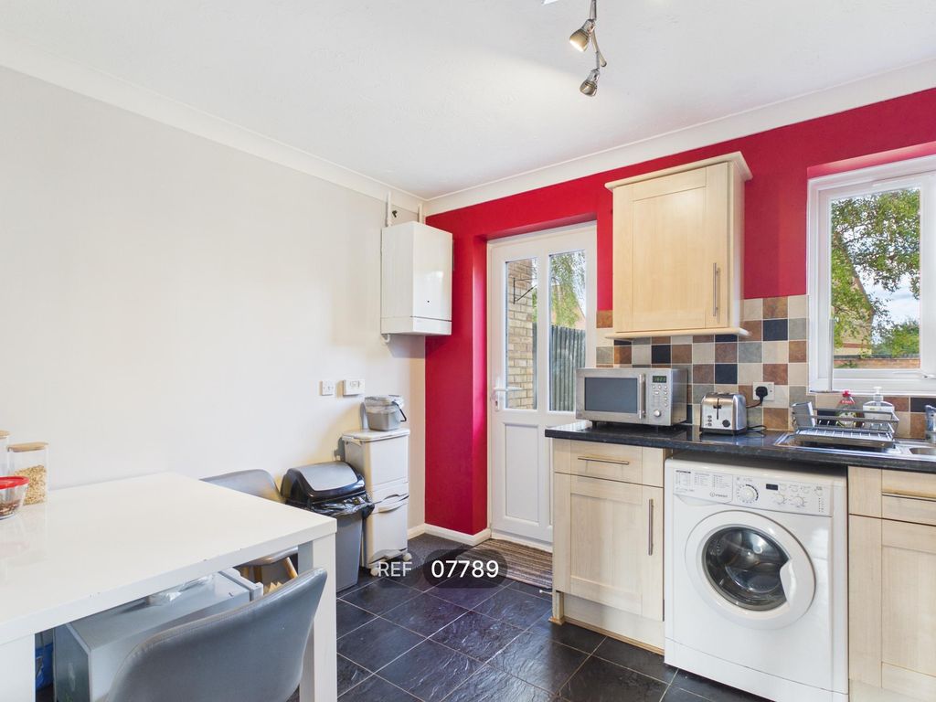 Property photo 3 of 12 Kitchen