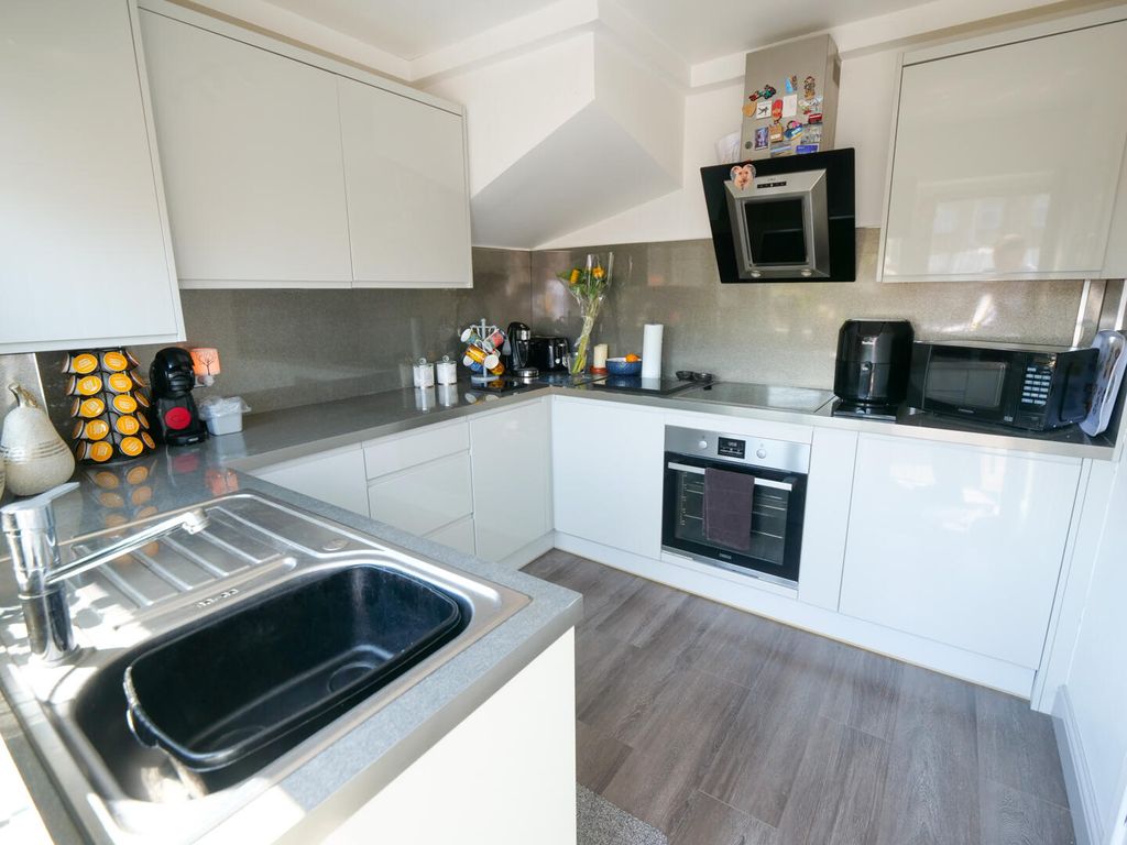Property photo 3 of 13 Kitchen