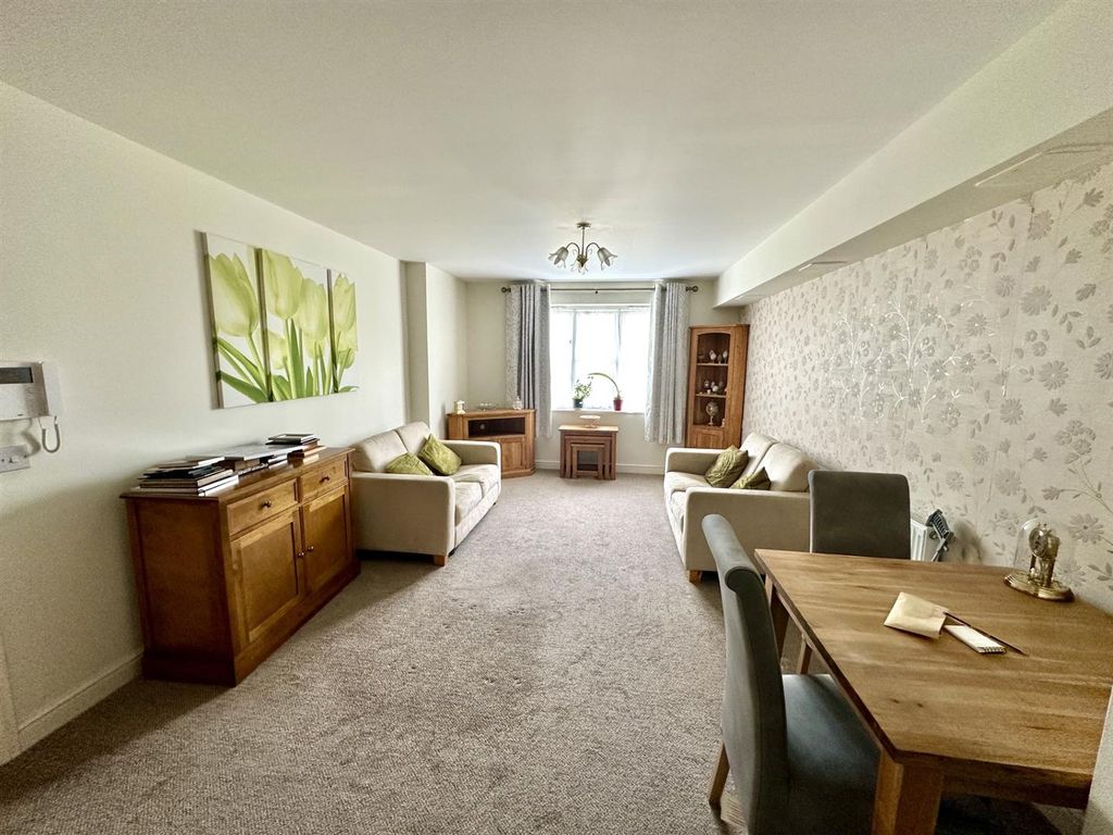 Property photo 3 of 10 6dc99c8E-1c4A-4ce3-A7Ed-Bf657Fcfd4E4.Jpg