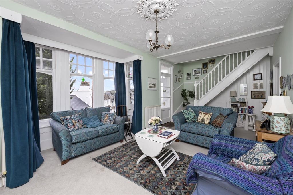 Property photo 2 of 17 Hampstead Road, 5-002.Jpg