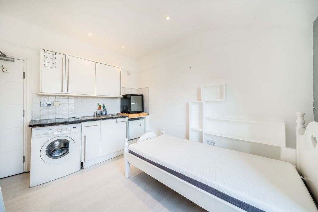 Property photo 3 of 5