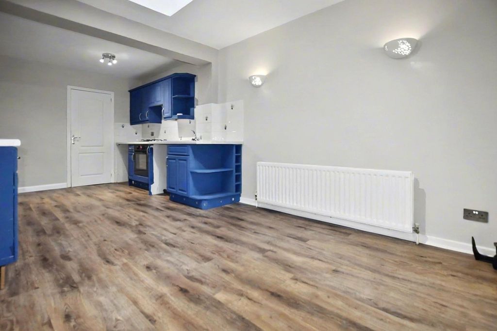 Property photo 3 of 12 Picture No. 23