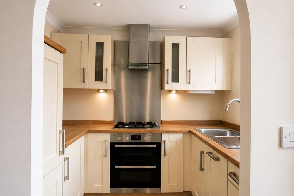 Property photo 3 of 8 Kitchen.Png