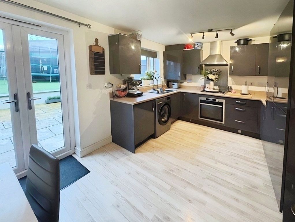 Property photo 2 of 11 2 - Picture No. 12