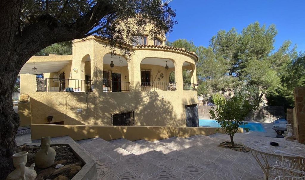 Property photo 2 of 43