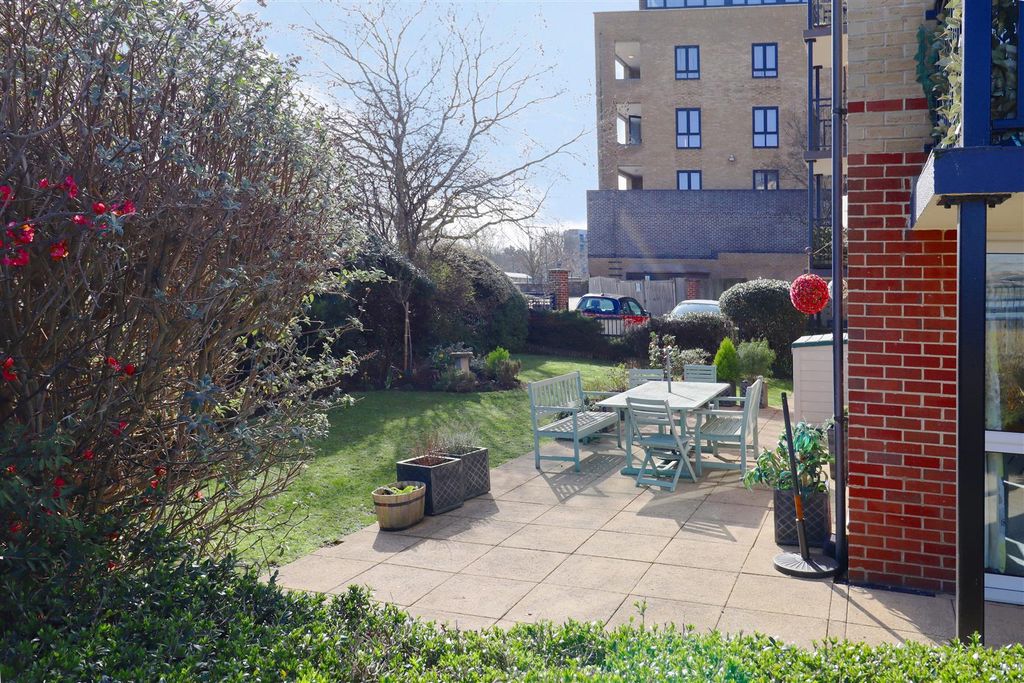 Property photo 1 of 17 Communal Garden
