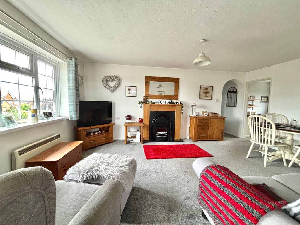 Property photo 3 of 12