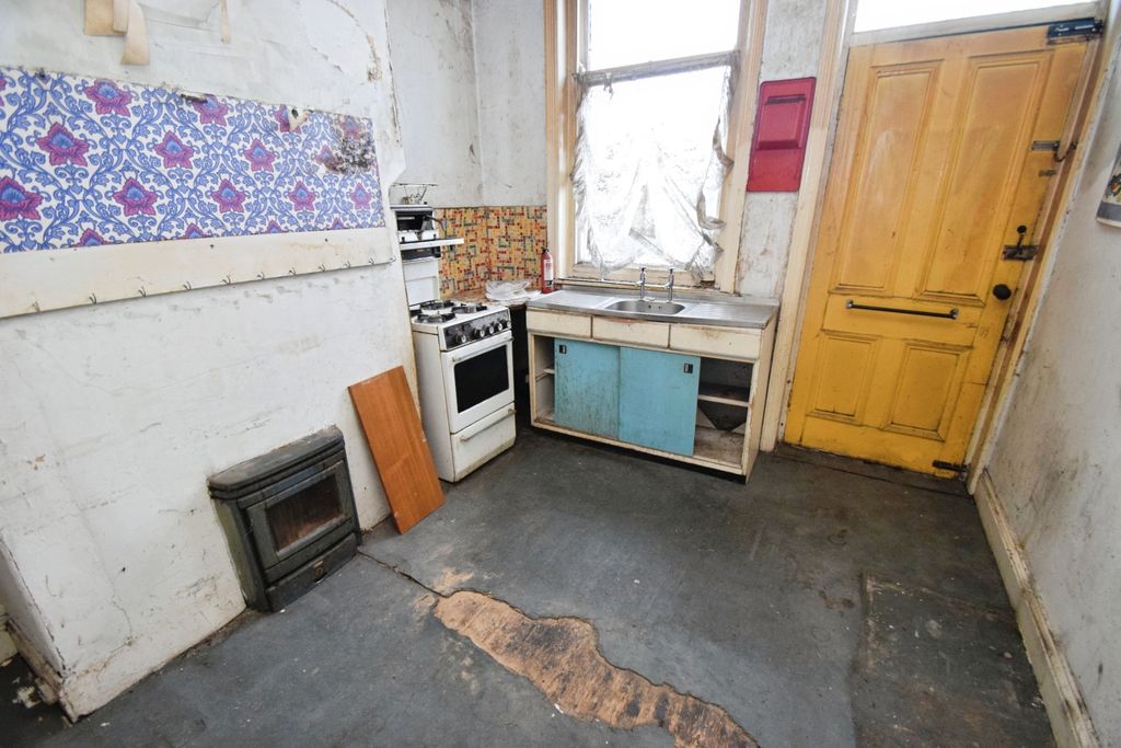Property photo 2 of 15 F159F22E-Kitchen