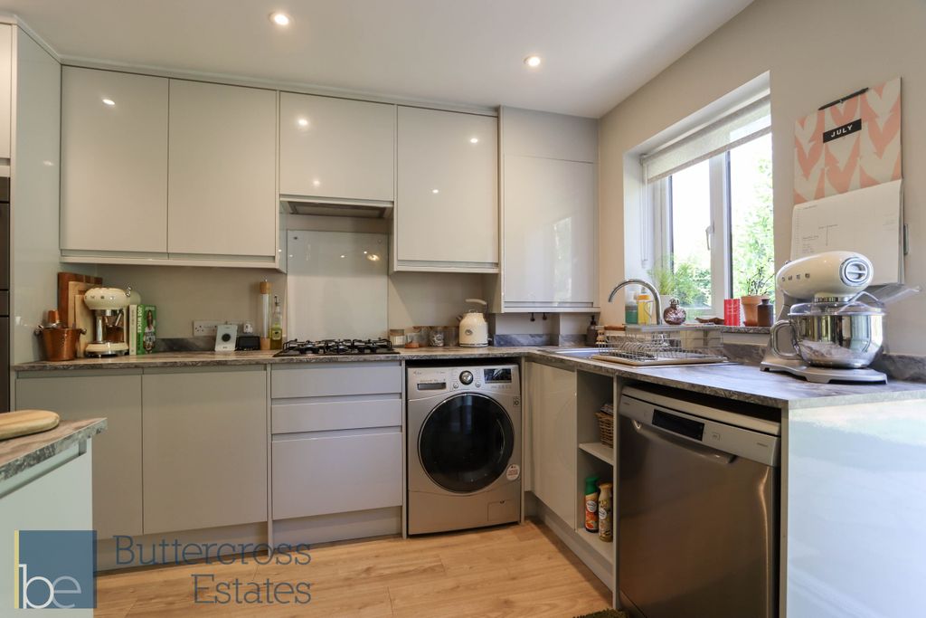 Property photo 2 of 17 Kitchen