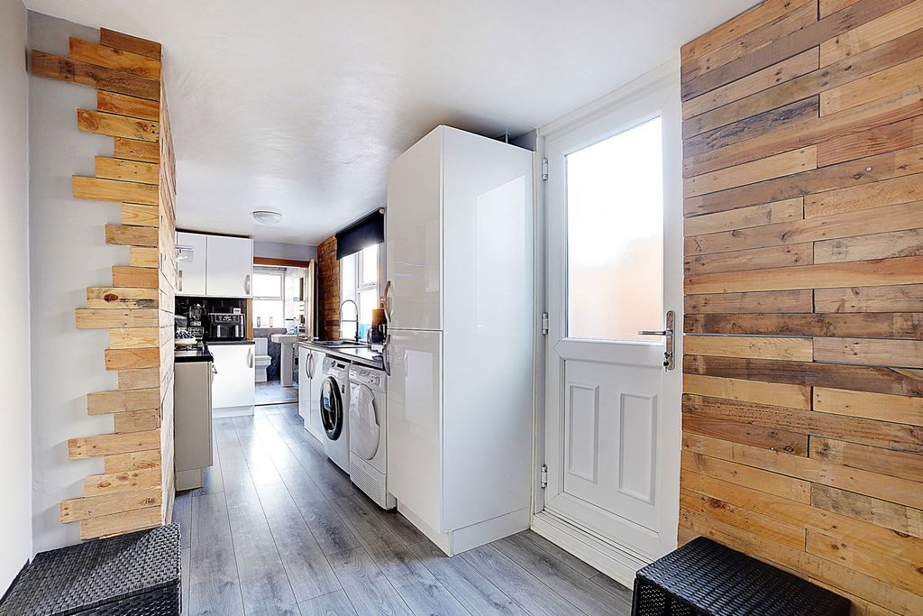 Property photo 3 of 24