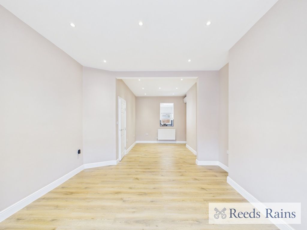 Property photo 3 of 24 Picture No. 12