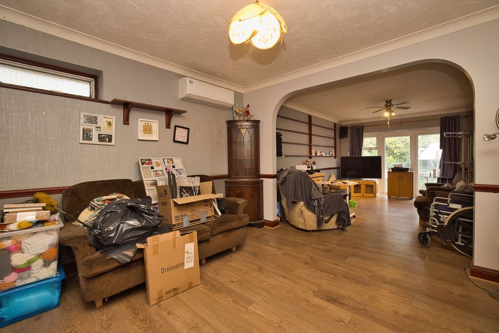 Property photo 3 of 17 Picture 3