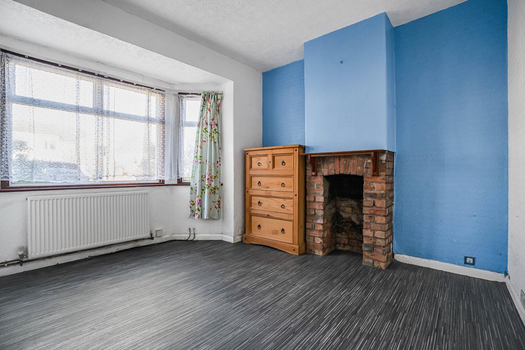 Property photo 2 of 35 Living Room