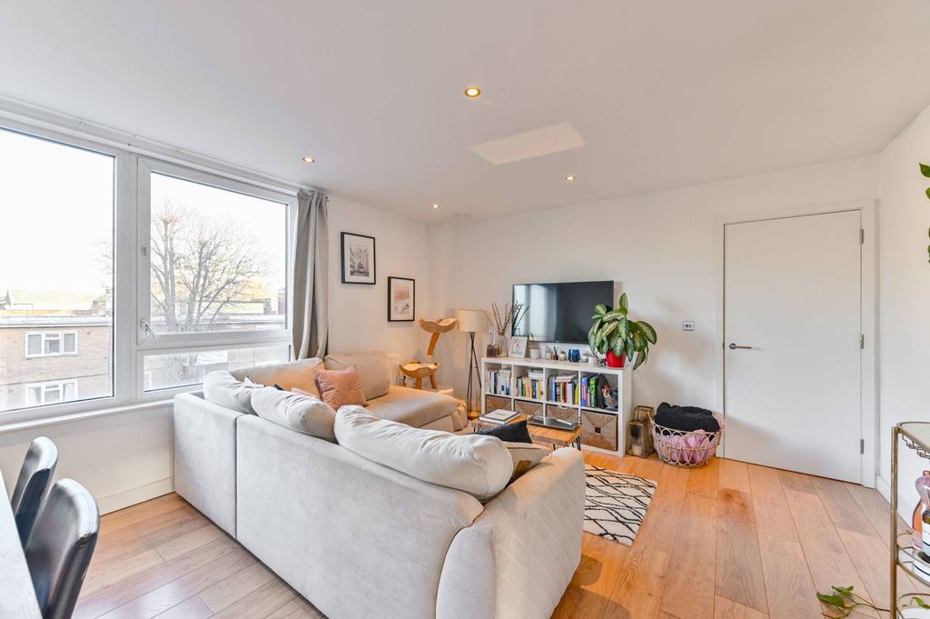 Property photo 3 of 12