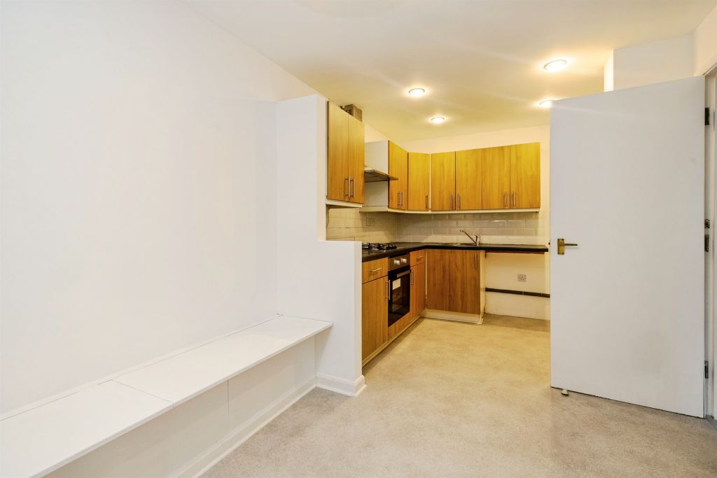 Property photo 2 of 21 Kitchen / Diner