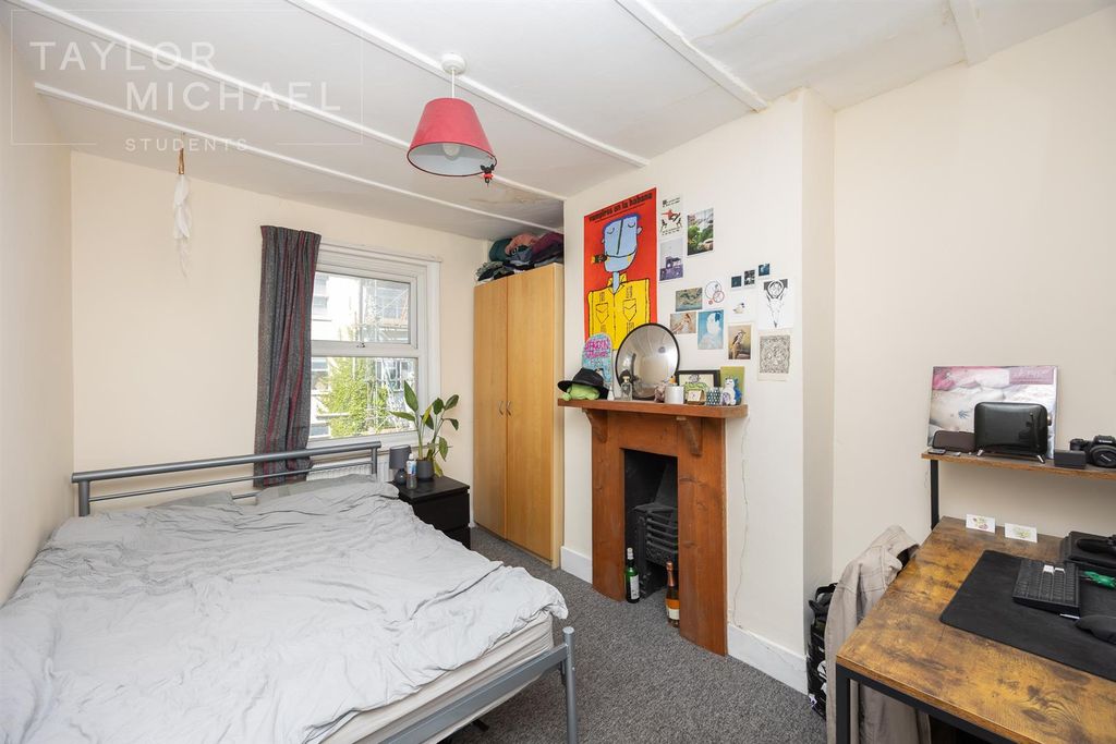 Property photo 3 of 14 Bedroom