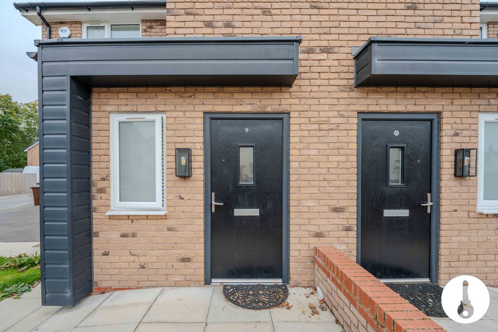 Property photo 2 of 21