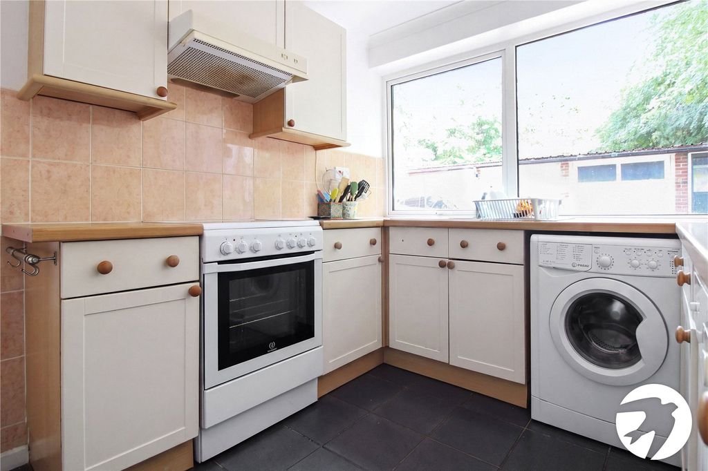 Property photo 3 of 7 Kitchen
