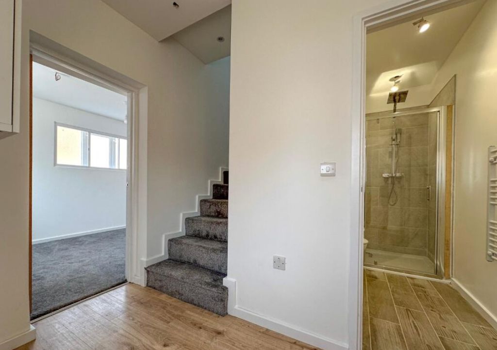 Property photo 3 of 10 Entrance Hall