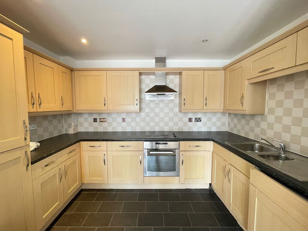 Property photo 2 of 9 Kitchen