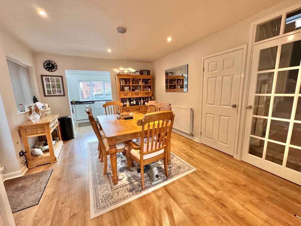 Property photo 3 of 28