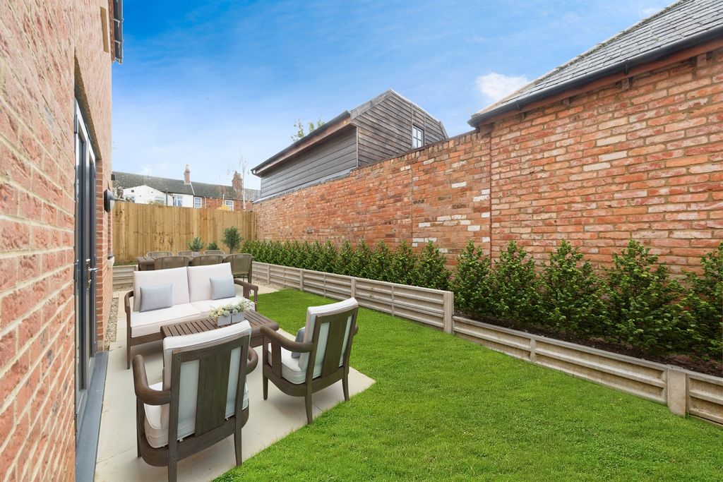 Property photo 2 of 11