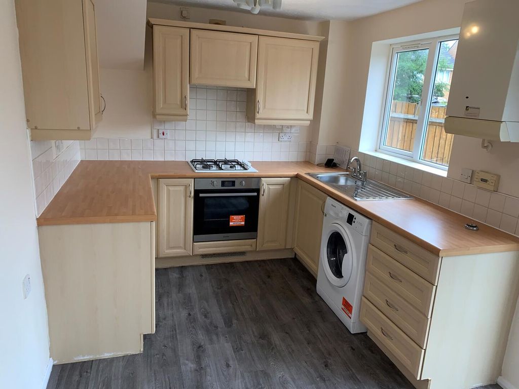 Property photo 3 of 8 Kitchen