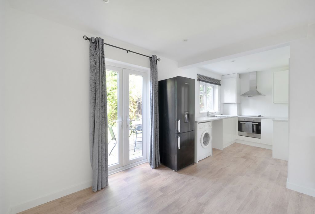 Property photo 2 of 13 1456728-18-69Fcaf...